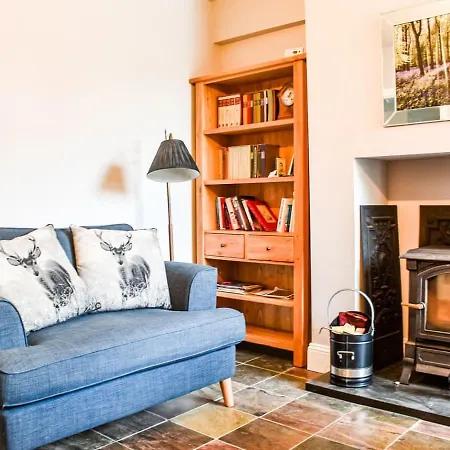 Meadow Bank Cottage 펜션